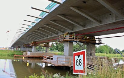 Labe v Pardubicích už překlenul největší lanový most v Česku