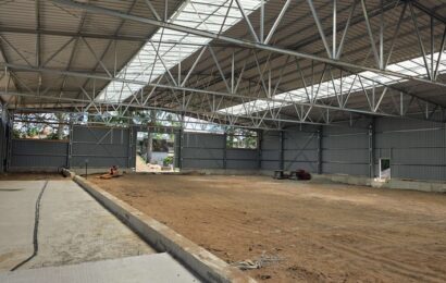 Nová jízdárna v Kladrubech nad Labem už roste