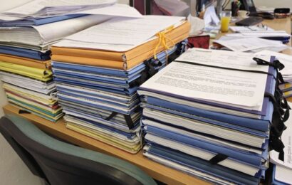 Stavební úřady jsou zaplavené papírovými spisy. Digitalizace prozatím drhne