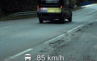 Policisté kontrolovali řidiče na I/35 za pomoci dronu