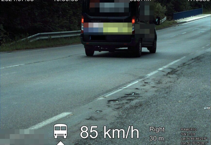 Policisté kontrolovali řidiče na I/35 za pomoci dronu