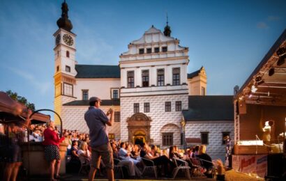 V úterý startuje divadelní festival Pernštejnlove. Letos nabídne 11 divadelních souborů V úterý startuje divadelní festival Pernštejnlove. Letos nabídne 11 divadelních souborů