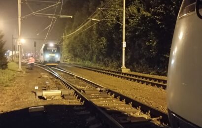 Na trati v Jablonném nad Orlicí jely dva vlaky po jedné koleji