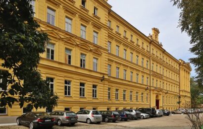 Gymnázium Chrudim v novém kabátu. Budova dostala novou fasádu