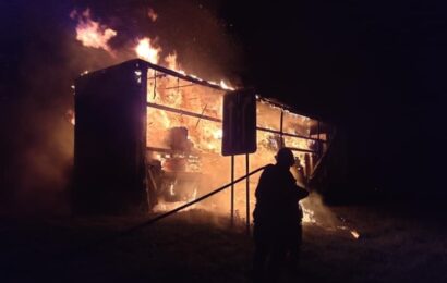 V Litomyšli hořel návěs kamionu. Požár zastavil provoz na silnici