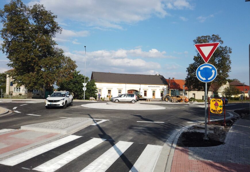 V Orli se otevřel nový kruhový objezd. Má pomoci zvýšit bezpečnost v obci