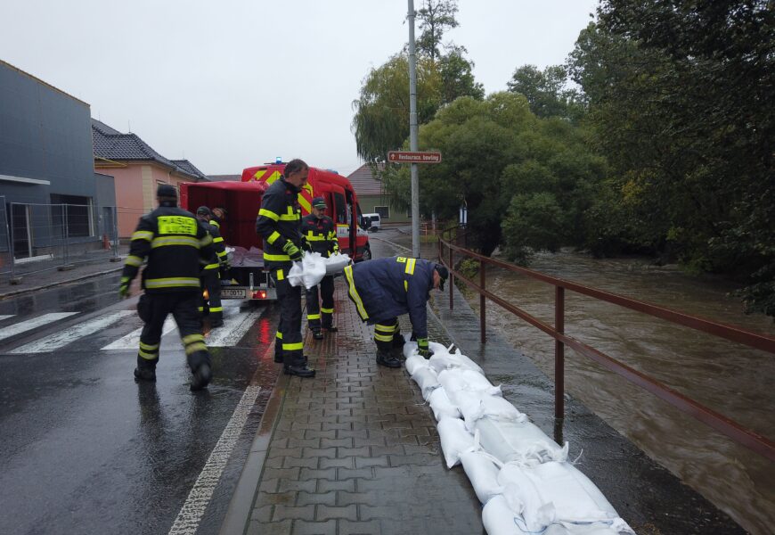 VIDEO: V Luži a na dalších 5 místech v kraji platí třetí povodňové stupně. V Nemošicích byli obyvatelé informováni o přípravě na případnou evakuaci VIDEO: V Luži a na dalších 5 místech v kraji platí třetí povodňové stupně. V Nemošicích byli obyvatelé informováni o přípravě na případnou evakuaci