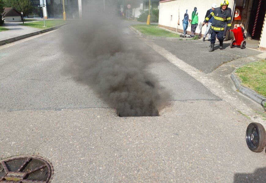 Požár kabelového žlabu ve chvaletické elektrárně zaměstnal hasiče