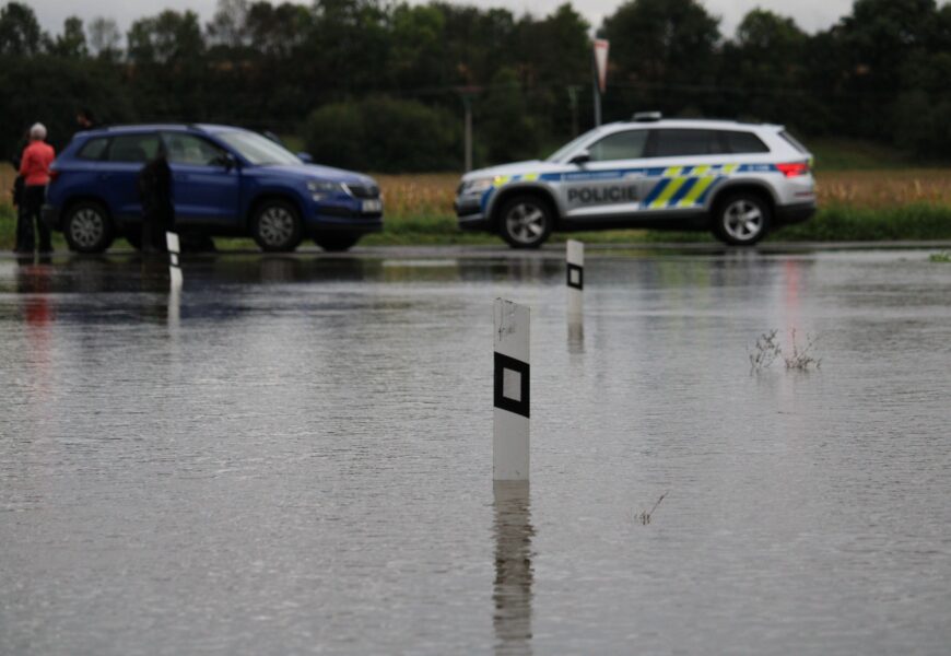 Novohradka v Úhřeticích dosáhla úroveň 50-leté vody