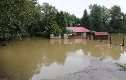 VIDEO: Velká voda zaplavuje Pardubice