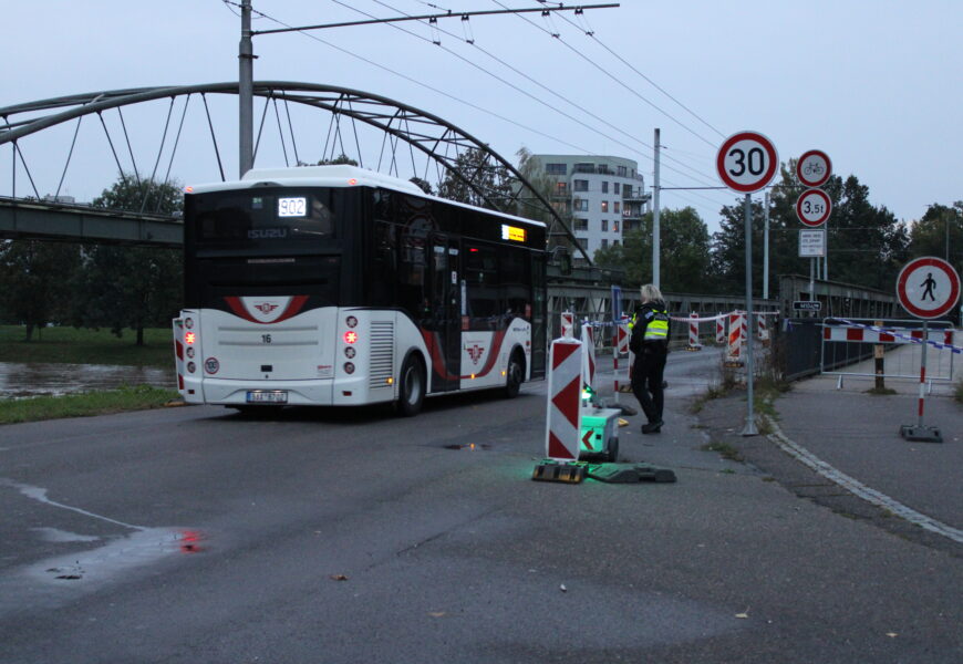 VIDEO: Provoz na mostě Kapitána Barotše částečně obnoven