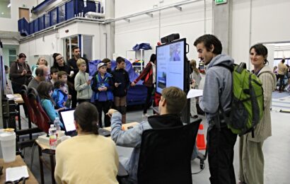 VIDEO: Noc vědců ve znamení „Proměny“. Univerzita v Pardubicích provázela vědou