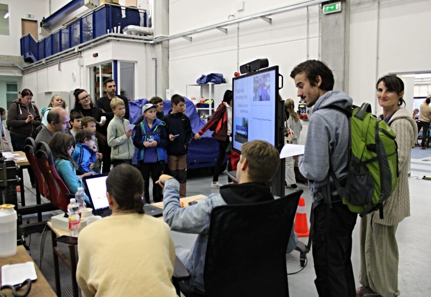 VIDEO: Noc vědců ve znamení „Proměny“. Univerzita v Pardubicích provázela vědou