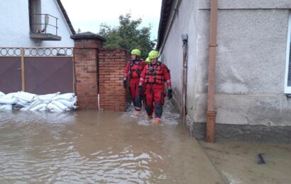Povodeň hasiče nezastavila. Plné ruce práce měli i u dalších výjezdů