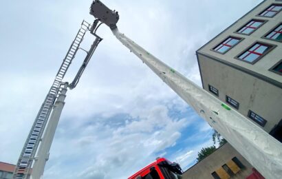 Hasičům v Pardubicích slouží evakuační rukáv