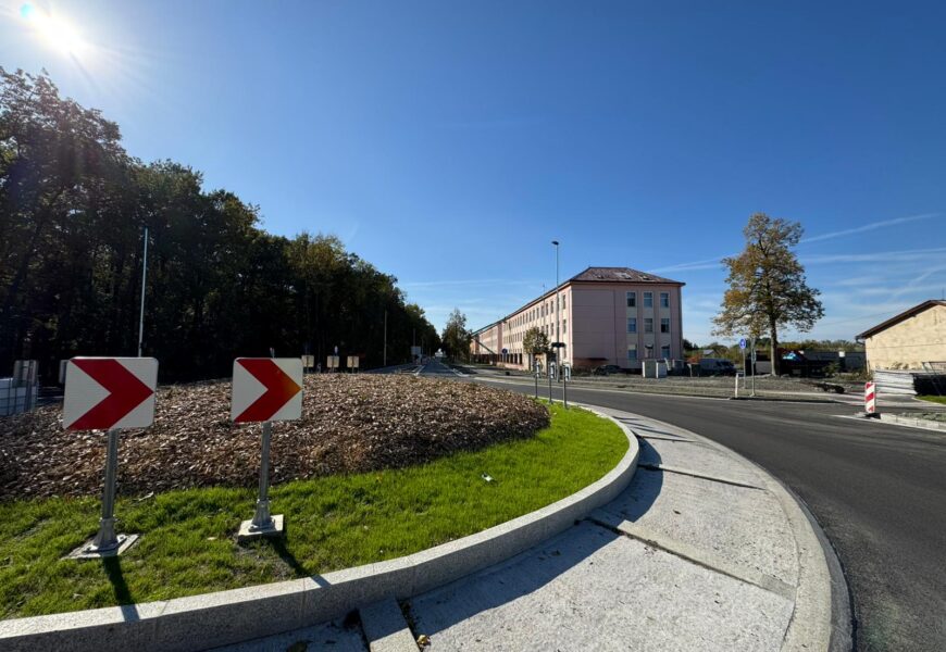 Kruhák u Spojila se řidičům zprovozní dnes odpoledne.