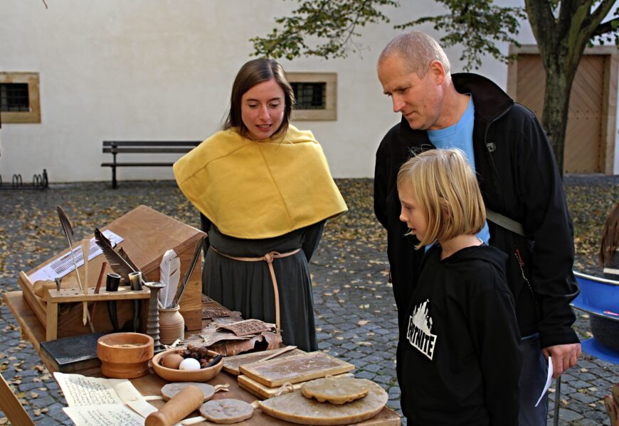VIDEO: Mezinárodní den archeologie nabídl nálezy z Pardubického kraje