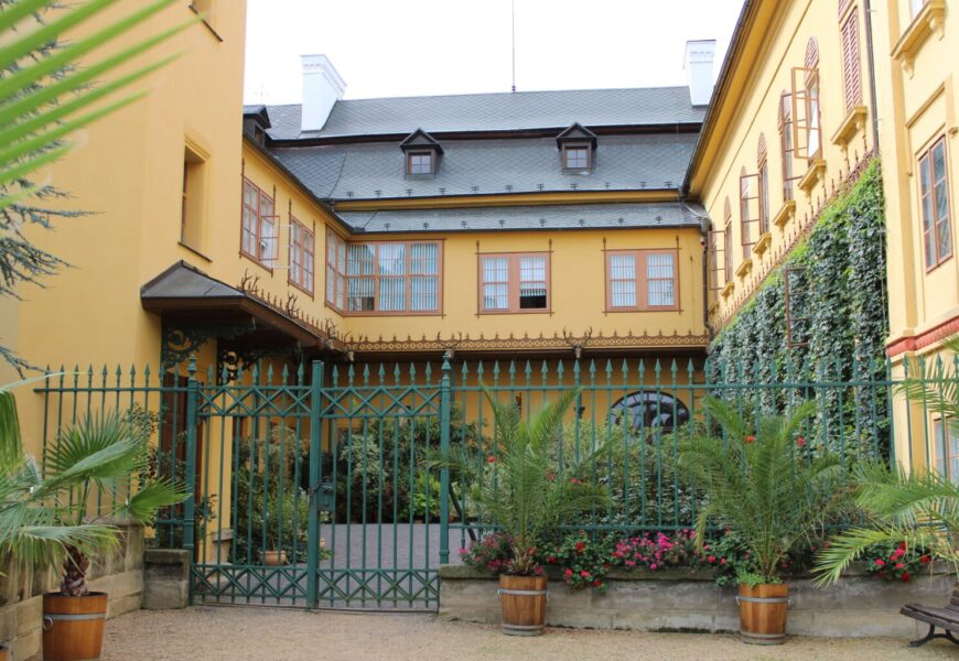 Památky lze navštívit až do 3. listopadu. Na podzimní výzdobu láká zámek ve Slatiňanech a Ratibořicích