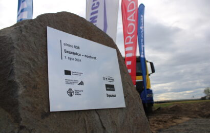 VIDEO: Stavba obchvatu okolo Sezemic zahájena. Přeložka silnice I/36 bude sloužit jako přivaděč na D35