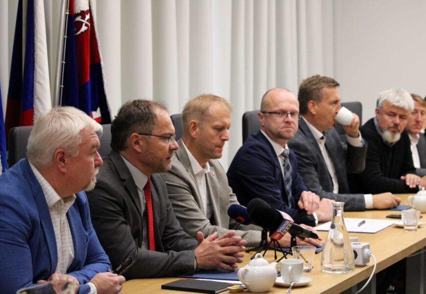 VIDEO: Pardubický kraj má podepsanou koaliční smlouvu pro období 2024 – 2028