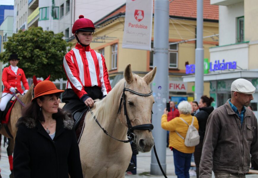 VIDEO, GALERIE: Ohlédnutí za Podzimními městskými slavnostmi. Diváky oslnila ohňová show i ohňostroj