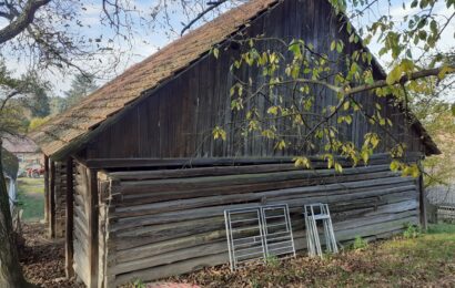 VIDEO: Transport stodoly čeká skanzen na Veselém Kopci
