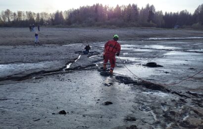 Hasiči o víkendu zachraňovali dítě z vypuštěné Sečské přehrady