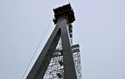 VIDEO: Pylon mostu na severovýchodním obchvatu je hotov