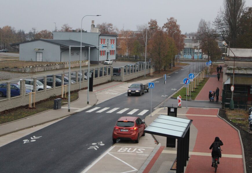 VIDEO: Ulice K Vápence v Pardubicích byla slavnostně otevřena. Končit na ni bude i linka MHD