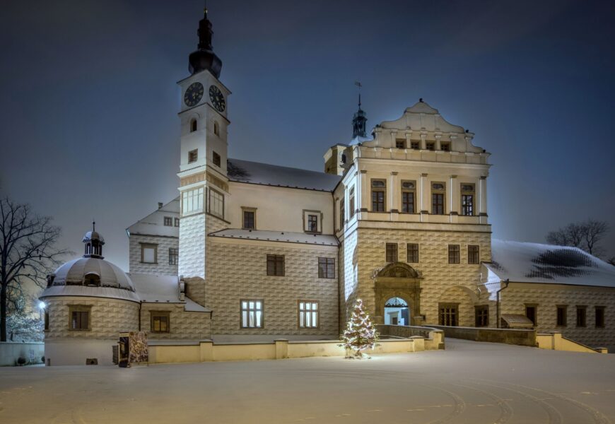 Vánoční ozdoby, prohlídky a „perníčkové“ dílny. Advent na Zámku Pardubice se blíží