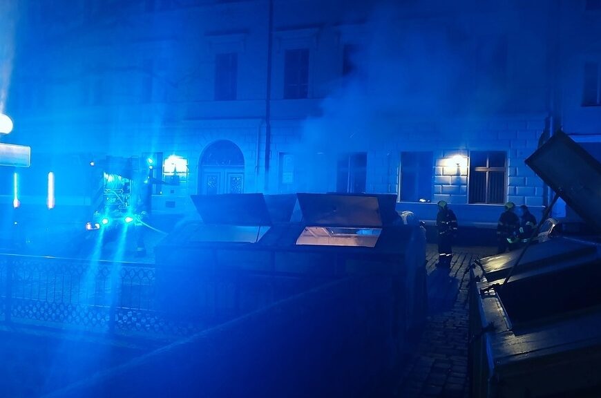 Na Wernerově nábřeží v noci hořel velkoobjemový kontejner