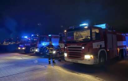 Hasiči v pátek třináctého cvičili na letišti v Pardubicích