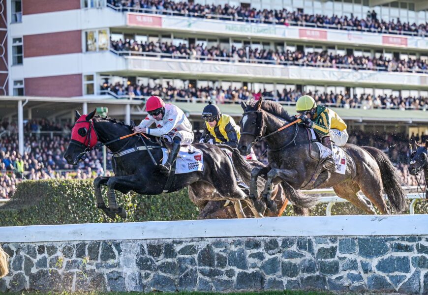 S Mikulášem začíná prodej vstupenek na Velkou pardubickou 2025