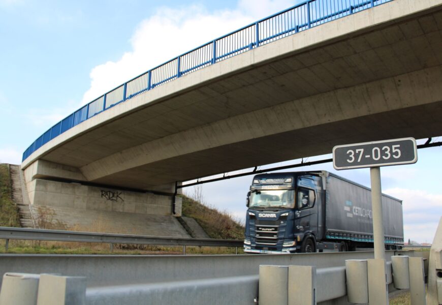 VIDEO: ŘSD dostaví mimoúrovňovou křižovatku u Medlešic. Práce začnou v příštím roce