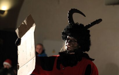 VIDEO: Na zámku v Pardubicích se usadili čerti, Mikuláš, andělé, klapačka nebo třeba husar