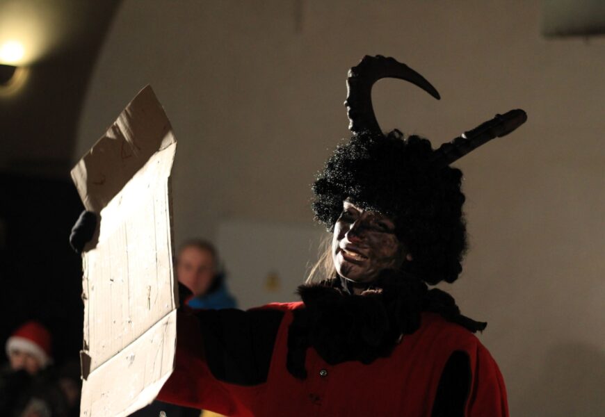 VIDEO: Na zámku v Pardubicích se usadili čerti, Mikuláš, andělé, klapačka nebo třeba husar