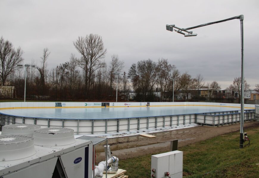 Prázdniny na dostihovém závodišti ve znamení karnevalu na ledě