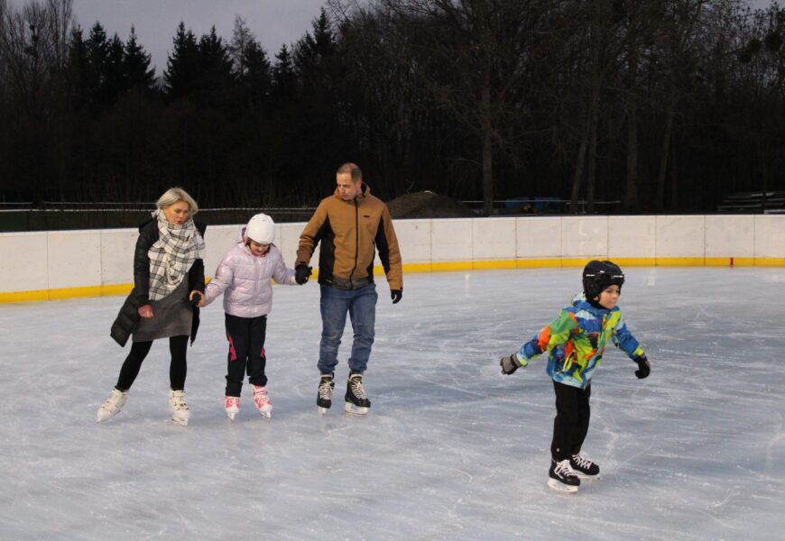 Veřejné bruslení na závodišti v Pardubicích končí 21. února. Kluziště bylo v provozu padesát dnů Veřejné bruslení na závodišti v Pardubicích končí 21. února. Kluziště bylo v provozu padesát dnů