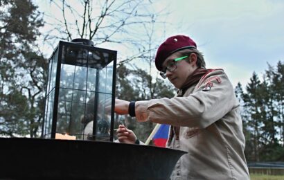 VIDEO: V Památníku Zámeček Pardubice se předávalo Betlémské světlo