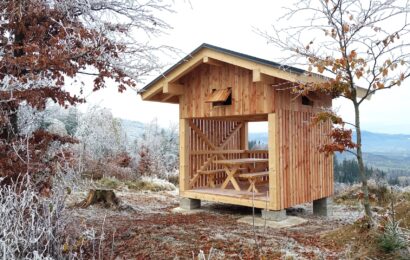 Jedenatřicet přístřešků, ve kterých se dá v nouzi i přespat. Jeden se nachází i na Chrudimsku