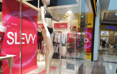 VIDEO: Elektronika, oblečení. O co je největší zájem. Povánoční výprodej je v plném proudu