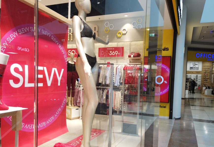 VIDEO: Elektronika, oblečení. O co je největší zájem. Povánoční výprodej je v plném proudu