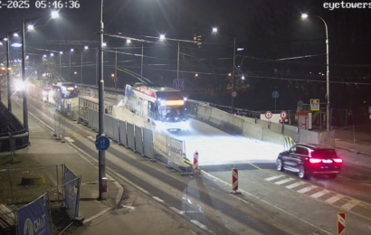 Pozor změna. Po Wonkově mostě se už jezdí středem. Začínají práce na krajních částech