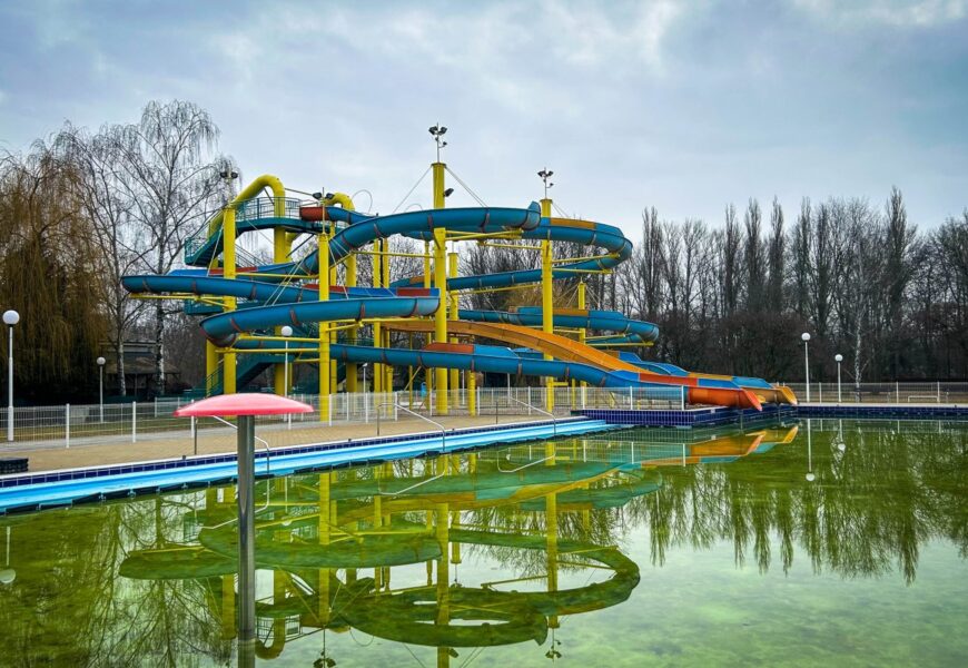 Koupaliště Cihelna čekají nová vylepšení. Přibude nové občerstvení nebo workoutové hřiště Koupaliště Cihelna čekají nová vylepšení. Přibude nové občerstvení nebo workoutové hřiště