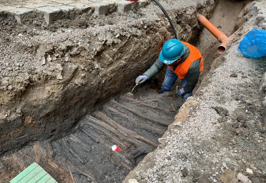 Archeologové v Pardubicích u Zelené brány objevili pozůstatky středověké ulice