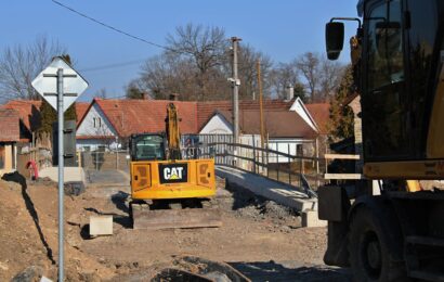 V Hrochově Týnci se zvelebuje zámecký park a v Blížňovicích probíhá výstavba nového mostu i kanalizace