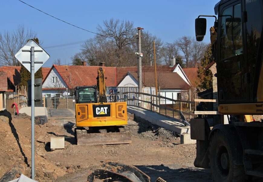 V Hrochově Týnci se zvelebuje zámecký park a v Blížňovicích probíhá výstavba nového mostu i kanalizace