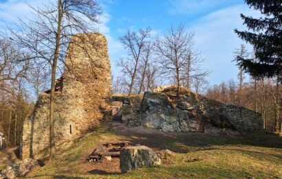 Poklad ukrytý uprostřed lesa. I tak by se dal pojmenovat hrad Rabštejn u Chrudimi Poklad ukrytý uprostřed lesa. I tak by se dal pojmenovat hrad Rabštejn u Chrudimi