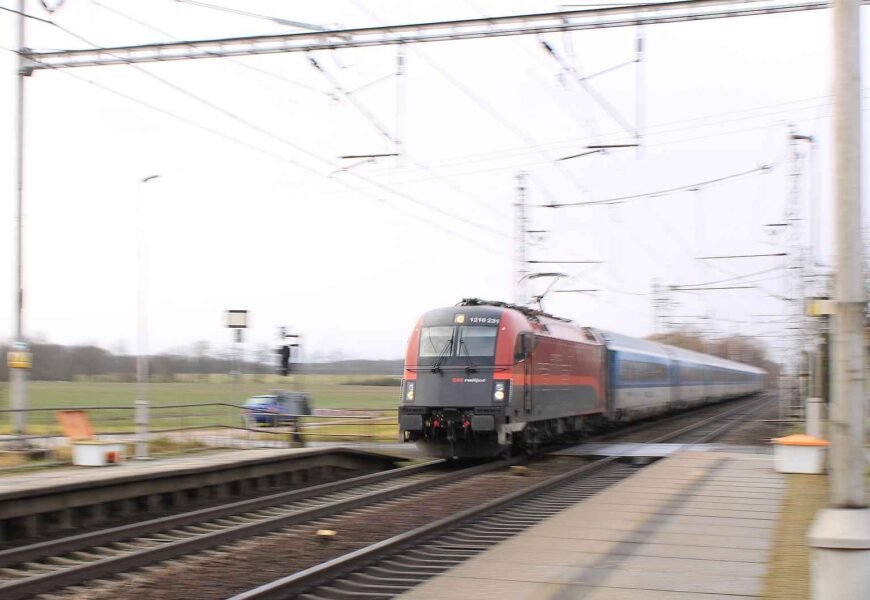 Provoz na koridoru byl z důvodu krádeže kabelů omezen.