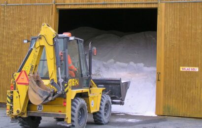 Kraj letos bude investovat do silnic a modernizací projde vozový park údržby